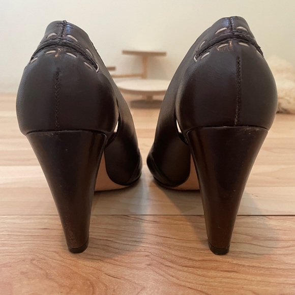 KORS Michael Kors (high end) brown with white top stitching open toe pumps - Picture 4 of 6